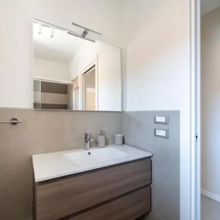 Newly Renovated Modern Two Daire